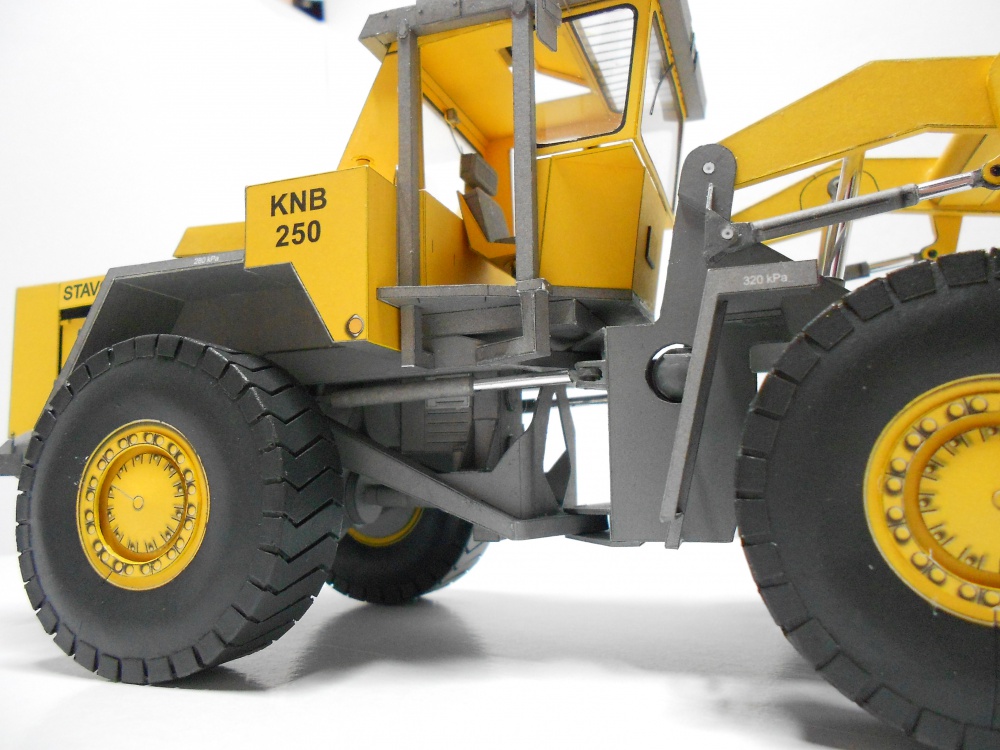 Stavostroj KNB-250 (Plná velikost v novém okně) Stavostroj KNB-250