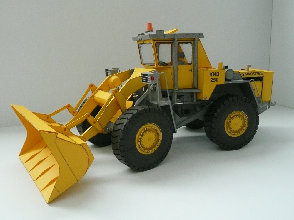 Stavostroj KNB-250 (Plná velikost v novém okně) Stavostroj KNB-250