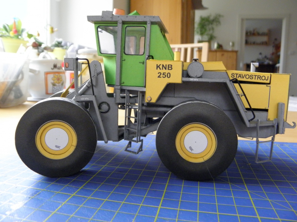Stavostroj KNB-250 (Plná velikost v novém okně) Stavostroj KNB-250