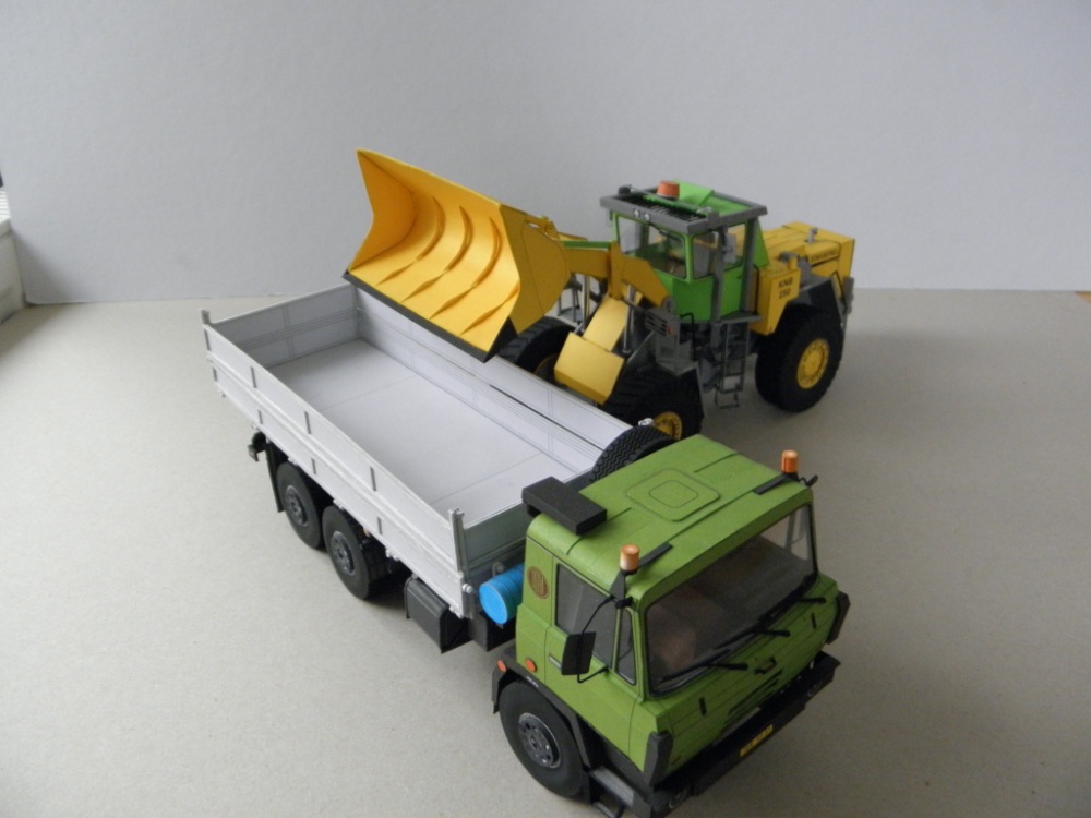 Stavostroj KNB-250 (Plná velikost v novém okně) Stavostroj KNB-250