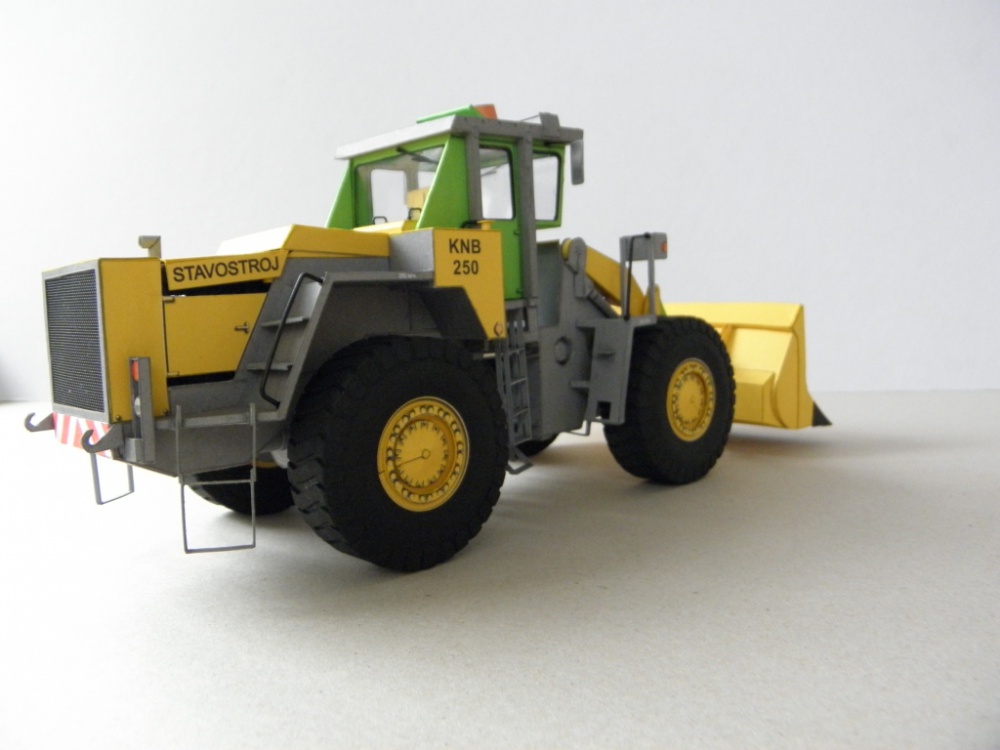 Stavostroj KNB-250 (Plná velikost v novém okně) Stavostroj KNB-250