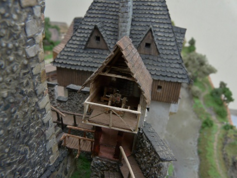 St�edov�k� hrad s podhrad�m 1:160