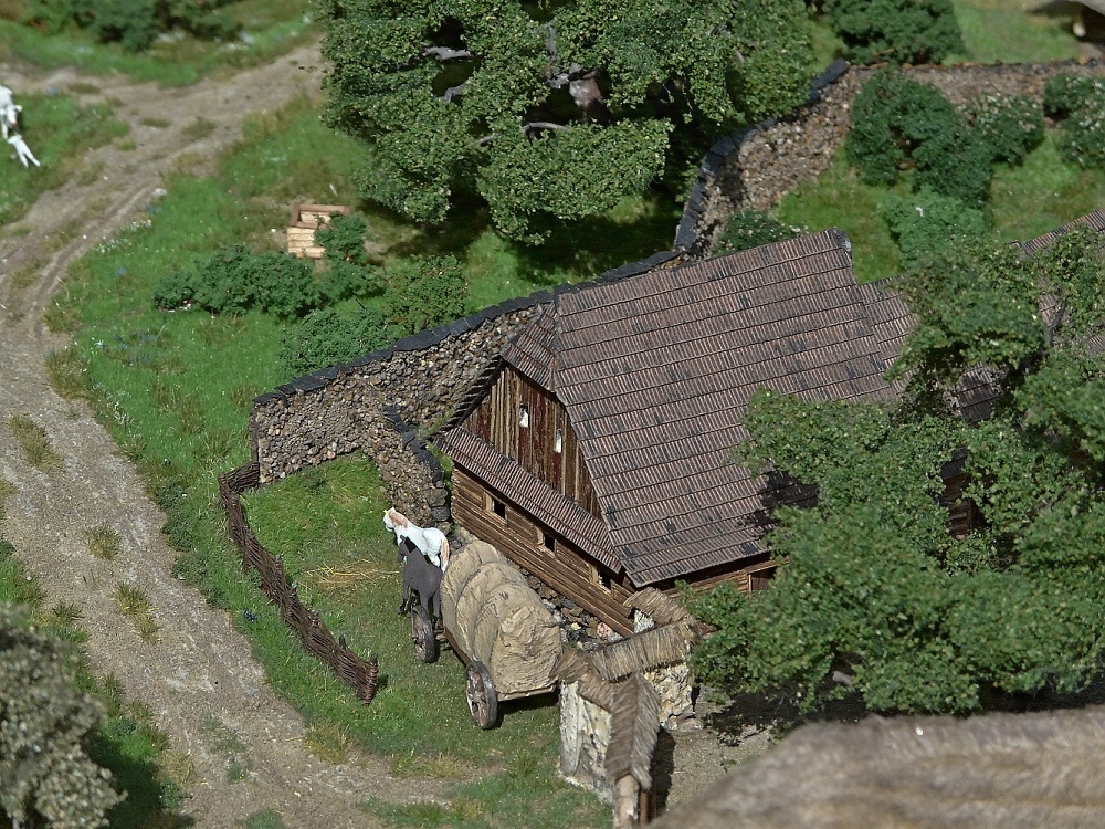 St�edov�k� hrad s podhrad�m 1:160