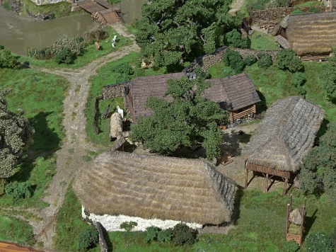 St�edov�k� hrad s podhrad�m 1:160