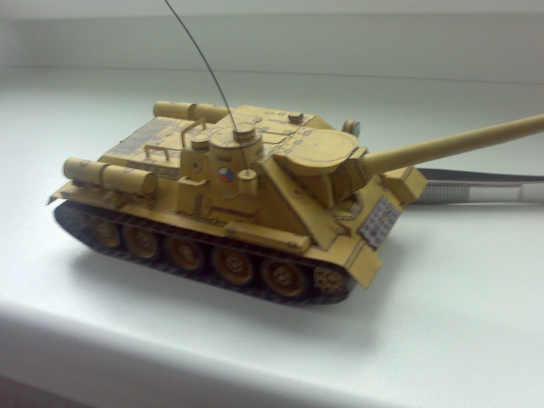 SU-100 (Plná velikost v novém okně) SU-100