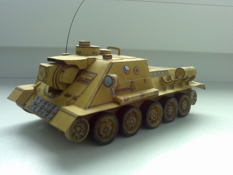 SU-100 (Plná velikost v novém okně) SU-100