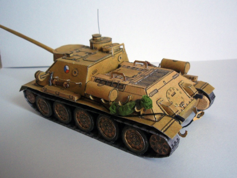 SU-100 (Plná velikost v novém okně) SU-100