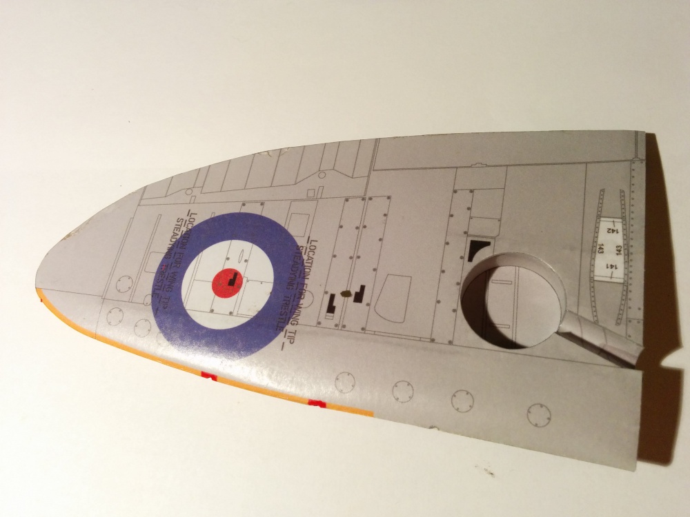 Supermarine Spitfire Mk. VB (Plná velikost v novém okně) Supermarine Spitfire Mk. VB