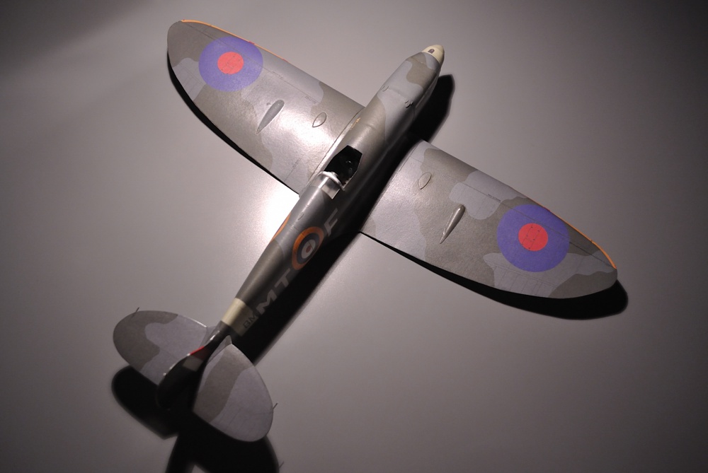 Supermarine Spitfire Mk. VB (Plná velikost v novém okně) Supermarine Spitfire Mk. VB