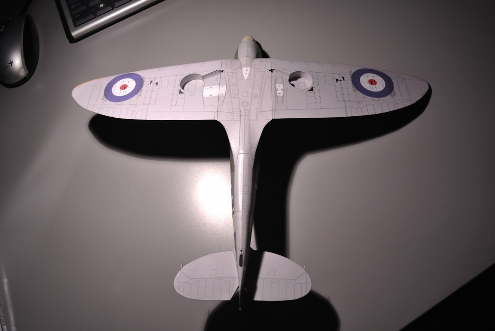 Supermarine Spitfire Mk. VB (Plná velikost v novém okně) Supermarine Spitfire Mk. VB