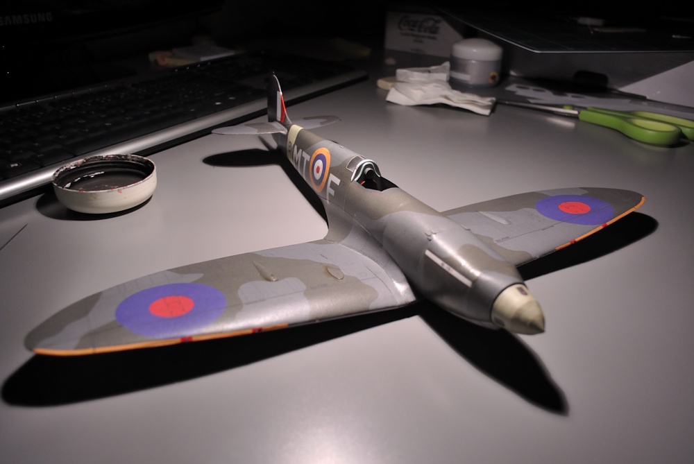 Supermarine Spitfire Mk. VB (Plná velikost v novém okně) Supermarine Spitfire Mk. VB