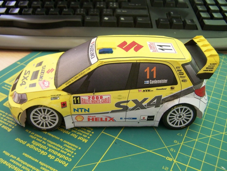 Suzuki SX4 WRC (Plná velikost v novém okně) Suzuki SX4 WRC