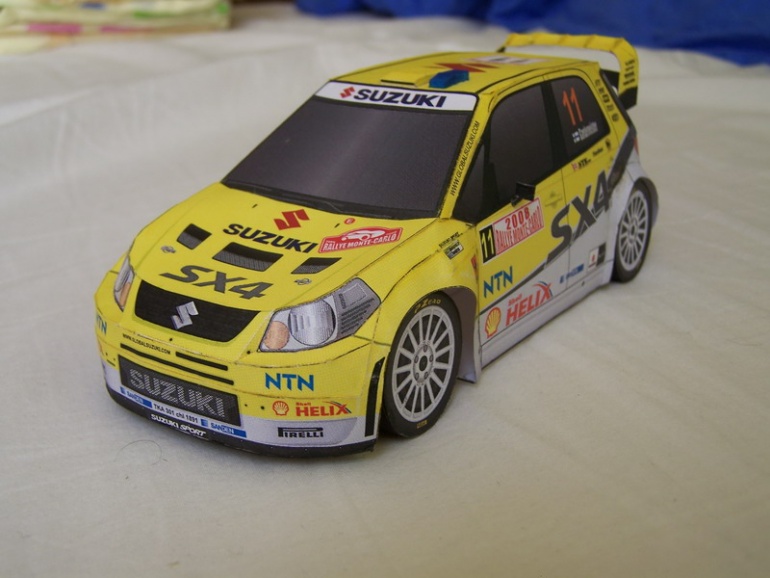 Suzuki SX4 WRC (Plná velikost v novém okně) Suzuki SX4 WRC