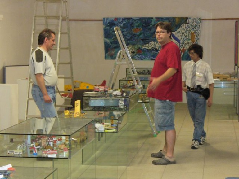 Sv�t z pap�ru Jind�ich�v Hradec 2008