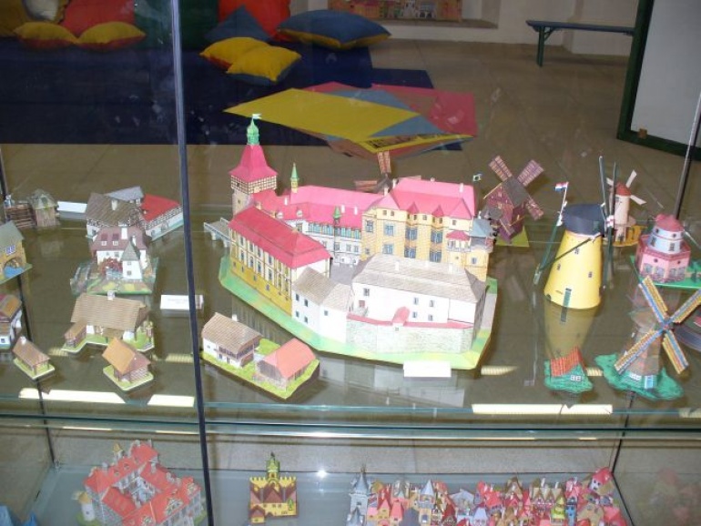 Sv�t z pap�ru Jind�ich�v Hradec 2008