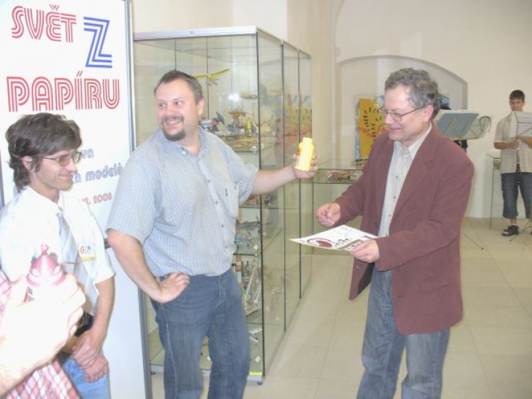 Sv�t z pap�ru Jind�ich�v Hradec 2008