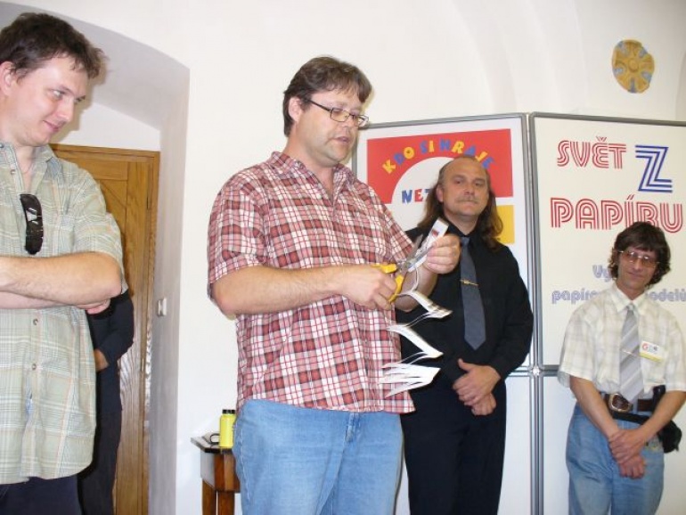 Sv�t z pap�ru Jind�ich�v Hradec 2008