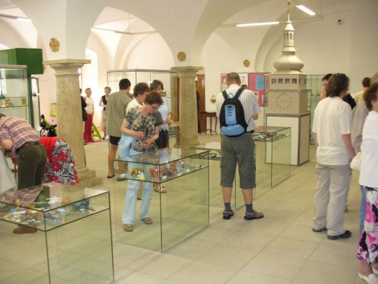 Sv�t z pap�ru Jind�ich�v Hradec 2008