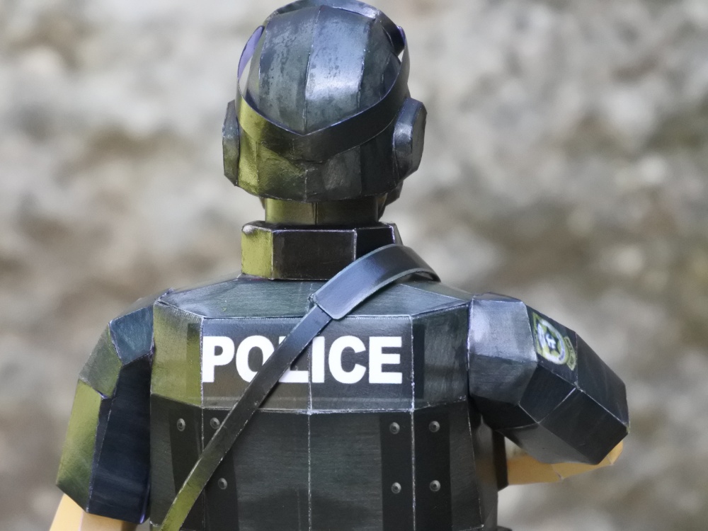S.W.A.T. Police Figurine (Plná velikost v novém okně) S.W.A.T. Police Figurine