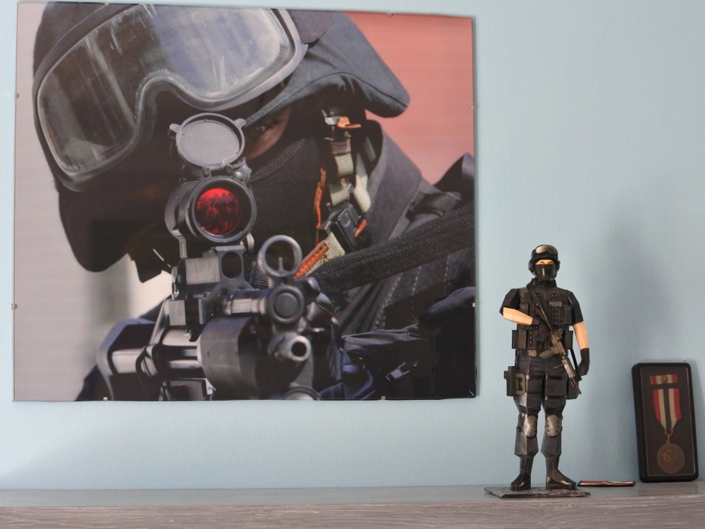 S.W.A.T. Police Figurine (Pln� velikost v nov�m okn�) S.W.A.T. Police Figurine