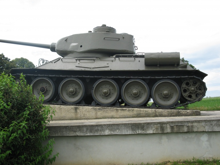 T-34/LUCAS (Plná velikost v novém okně) T-34/LUCAS