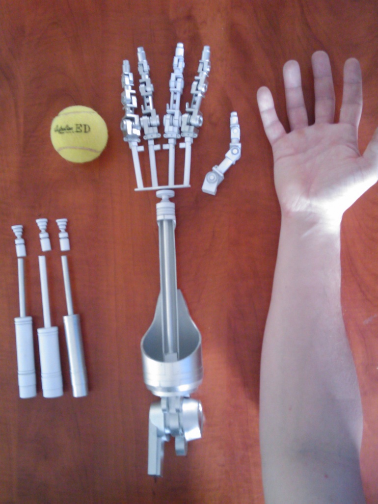 T2 Endoskeleton hand (Plná velikost v novém okně) T2 Endoskeleton hand