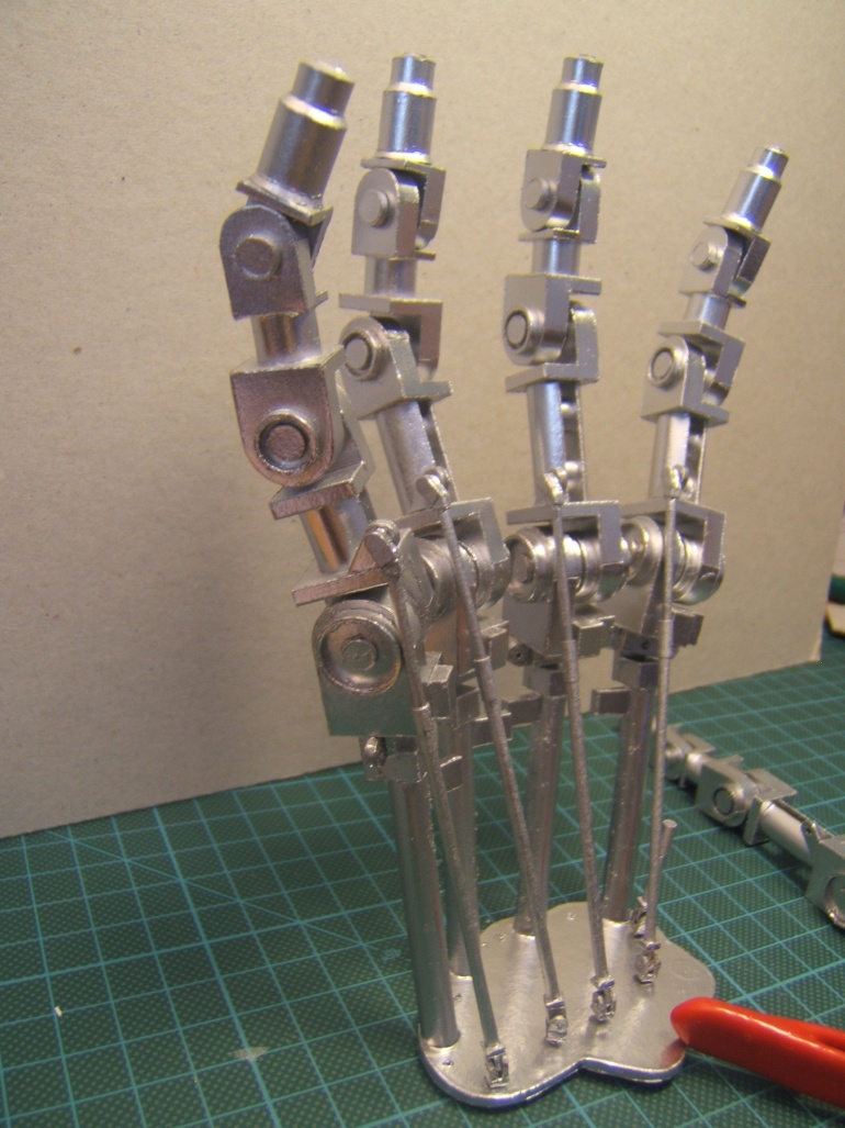 T2 Endoskeleton hand (Plná velikost v novém okně) T2 Endoskeleton hand