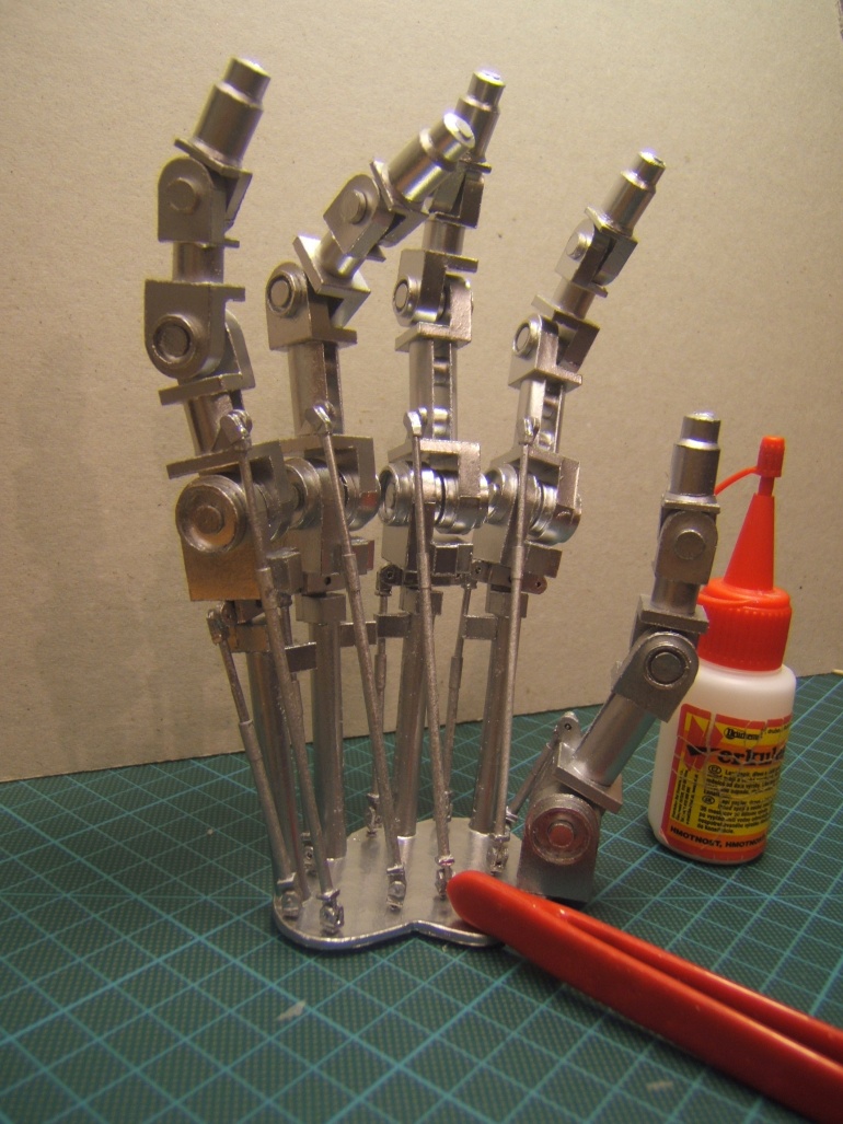 T2 Endoskeleton hand (Plná velikost v novém okně) T2 Endoskeleton hand
