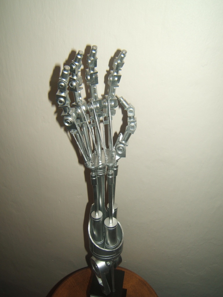 T2 Endoskeleton hand (Plná velikost v novém okně) T2 Endoskeleton hand