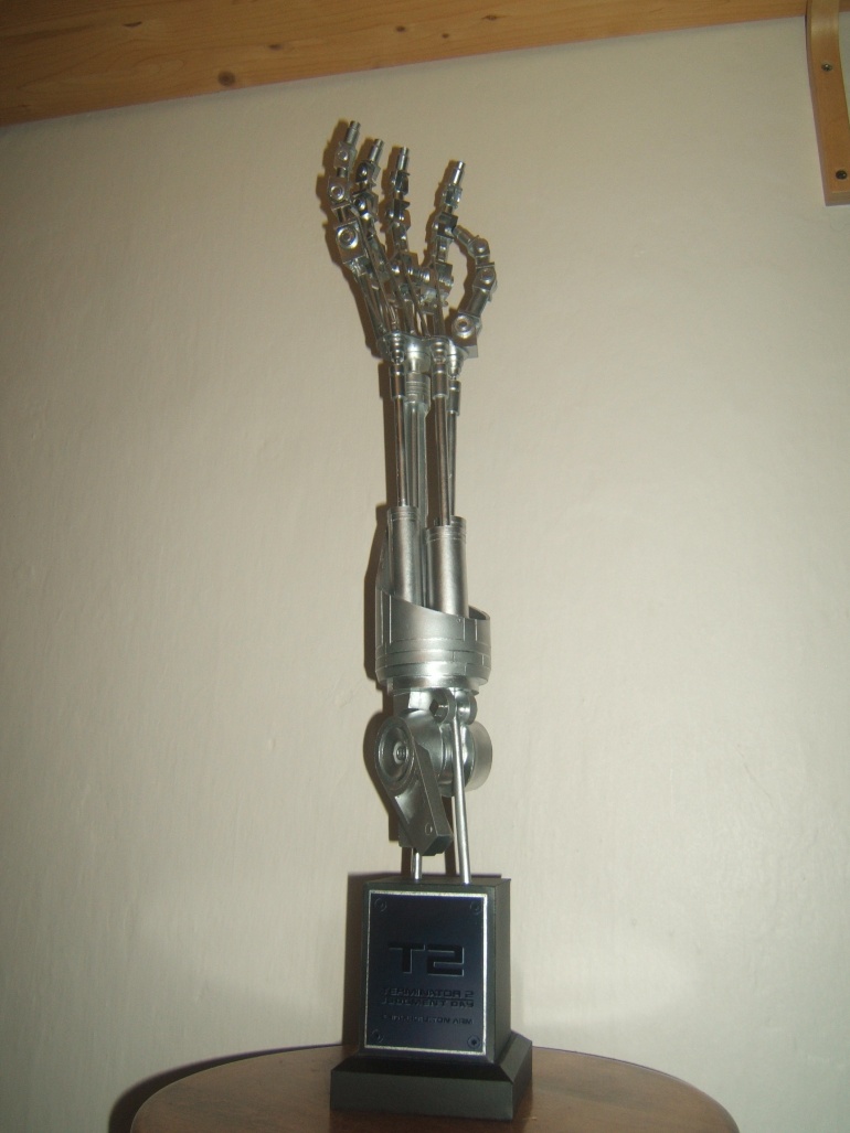 T2 Endoskeleton hand (Plná velikost v novém okně) T2 Endoskeleton hand