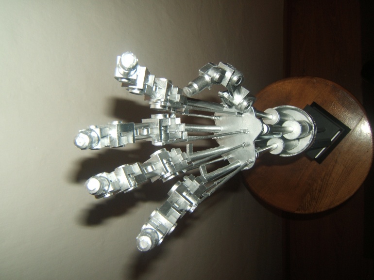 T2 Endoskeleton hand 