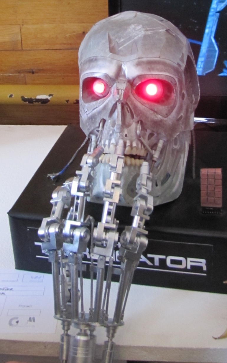 T2 Endoskeleton hand (Plná velikost v novém okně) T2 Endoskeleton hand