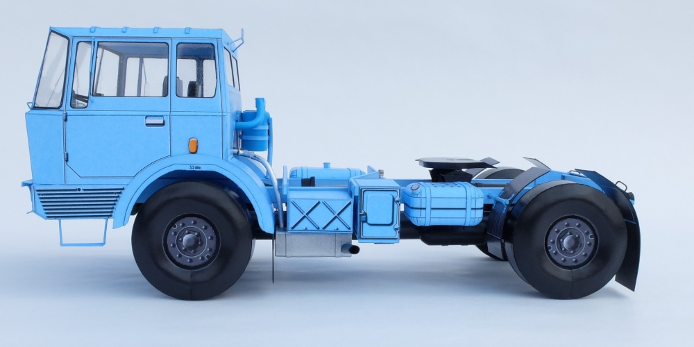 T 813 NTH (Plná velikost v novém okně) T 813 NTH
