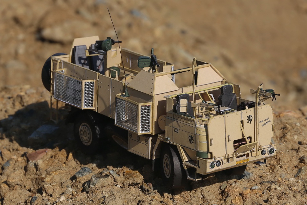 T 815 ER45 4x4.1 SOT (Plná velikost v novém okně) T 815 ER45 4x4.1 SOT