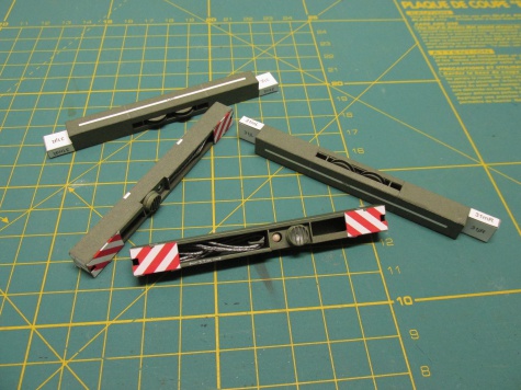 T 815 PMS + PMS-1