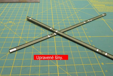 T 815 PMS + PMS-1