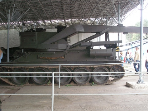 Tankov� den Le�any