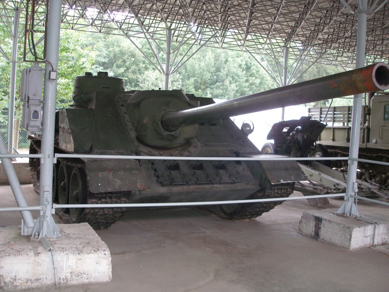 Tankov� den Le�any
