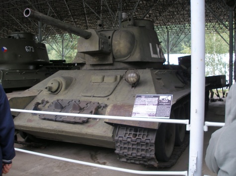 Tankov� den Le�any