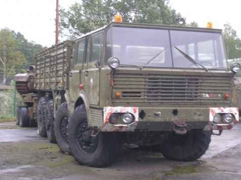 Tankov� den Le�any