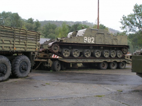 Tankov� den Le�any