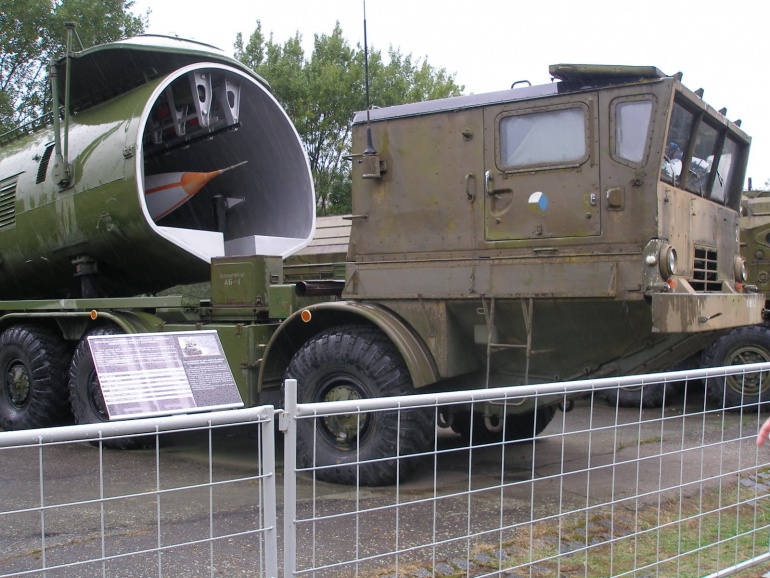 Tankov� den Le�any
