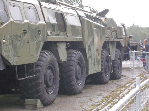 Tankov� den Le�any