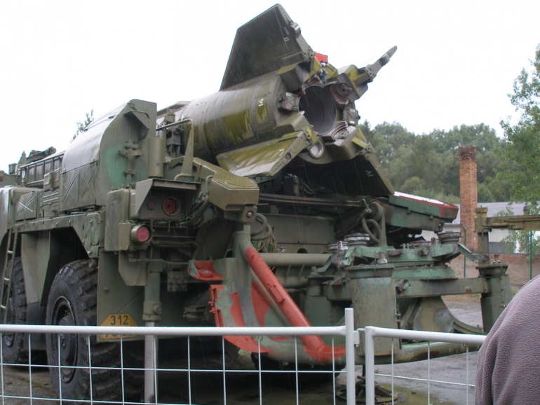 Tankov� den Le�any