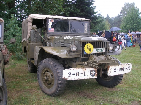 Tankov� den Le�any