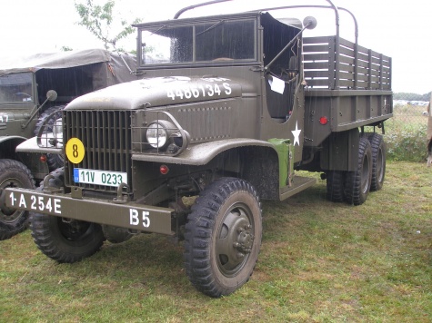 Tankov� den Le�any