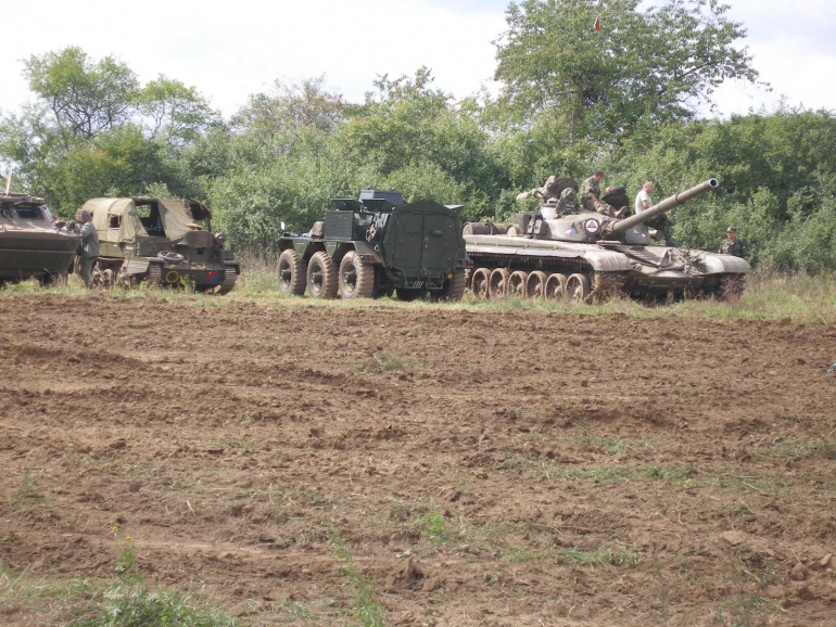 Tankov� den Le�any
