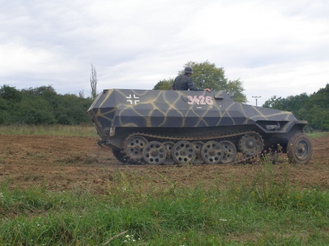 Tankov� den Le�any