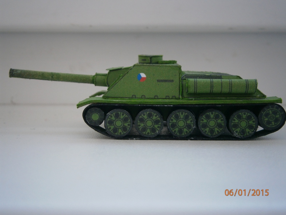 Tank SU-100 alebo SD-100 (Plná velikost v novém okně) Tank SU-100 alebo SD-100