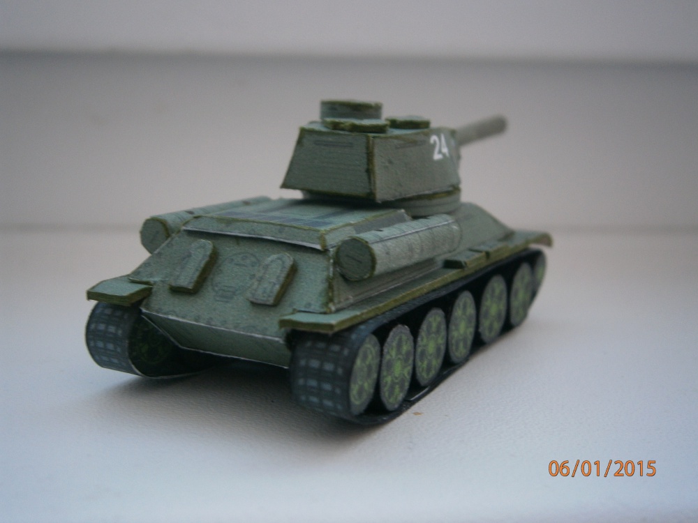 Tank T-34-85 (Plná velikost v novém okně) Tank T-34-85